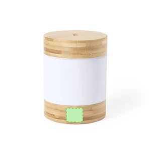 En el frontal de la base